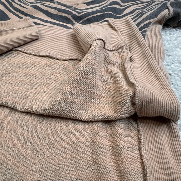 Aerie Oversized Good Vibes Sweatshirt. Zebra Print. Small - Picture 8 of 9